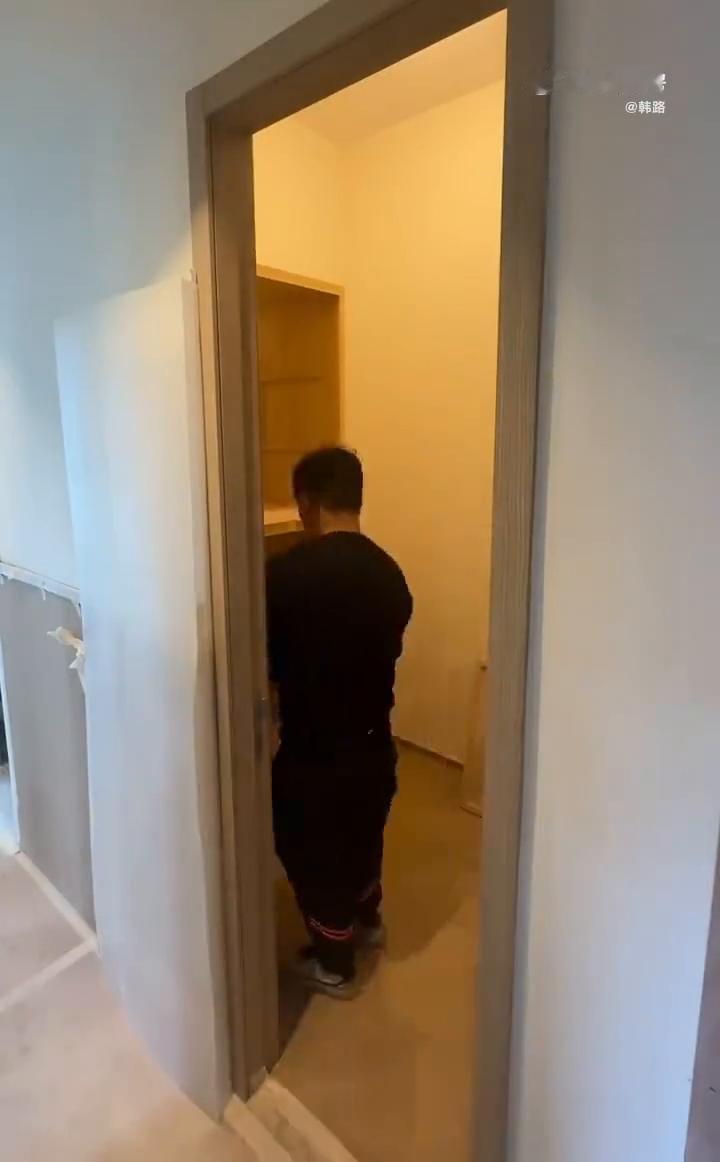 1.7平方公里住6万人是什么概念？香港4房单位其中一个房间三平方，143cm宽+