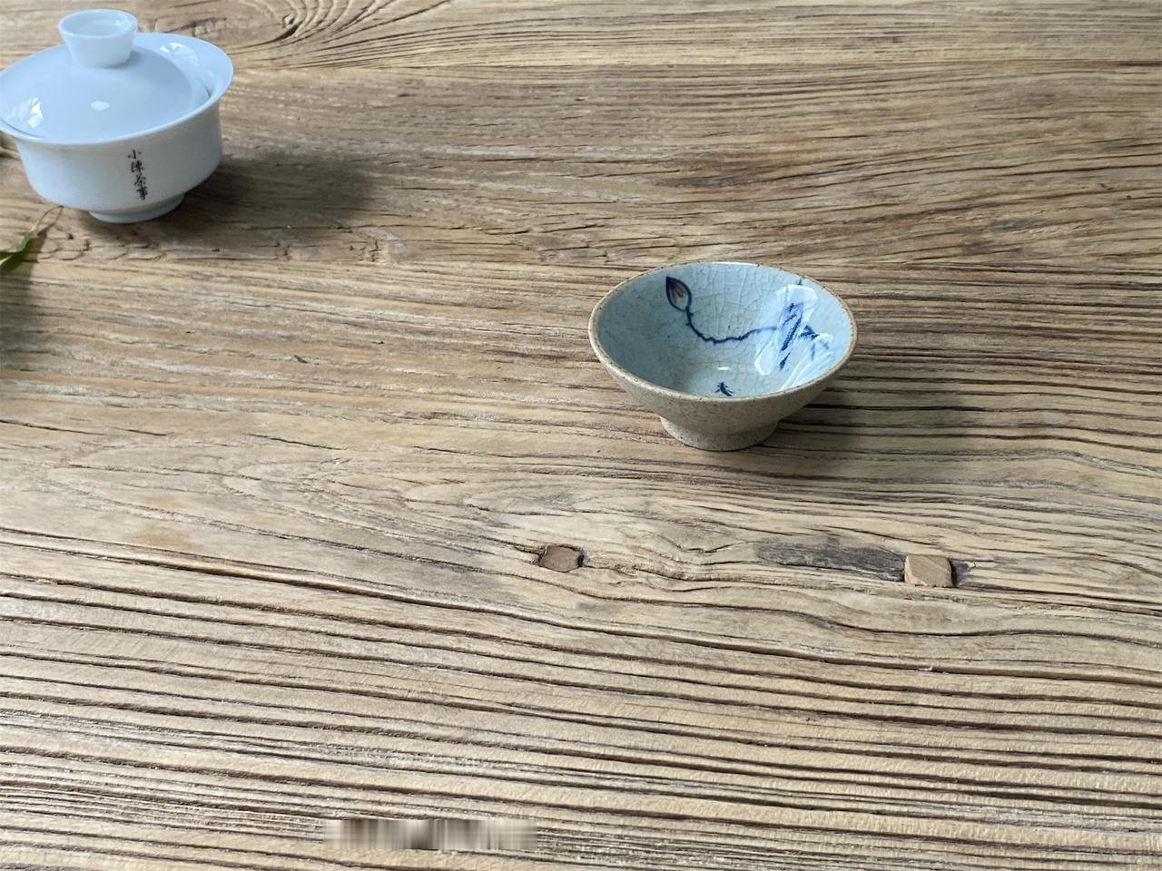 斗笠杯为什么没有以前流行了？
斗笠杯，外形上宽下窄，风格素简，线条流畅。
因为不