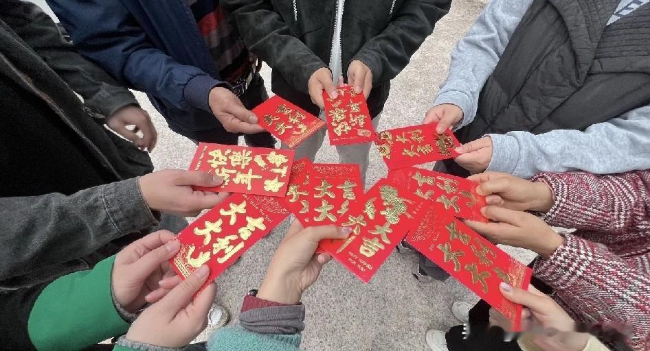 初八开工大吉，万事顺遂。
假期是充电，开工是放电。
2026，保持热爱，奔赴山海