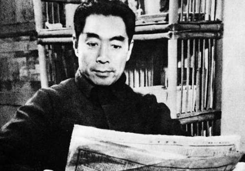 周恩来长期以名满天下的活动家、外交家形象示人，谁能想到，他还同时领导着庞大的中共