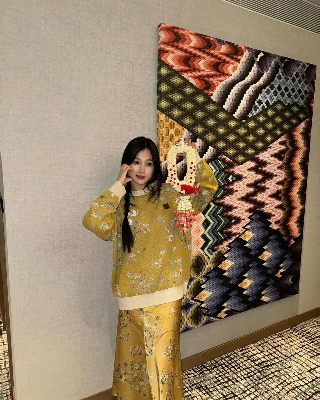 虞书欣ins更新好可爱好可爱好可爱期待明天泰国见面会～#虞书欣还有好几千张库存#