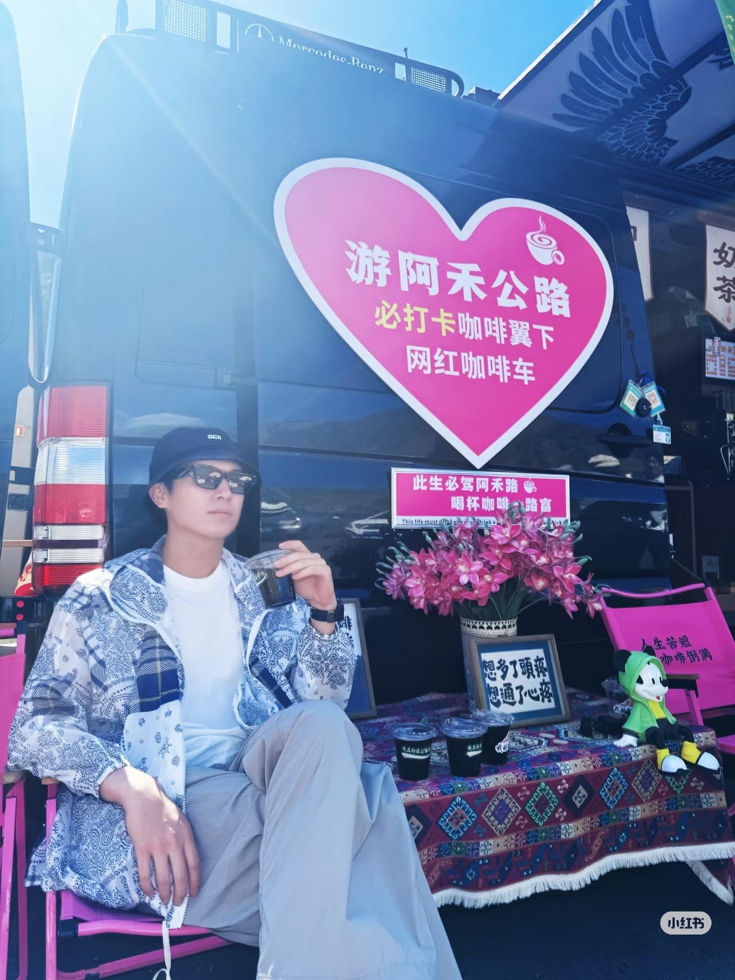 与杨旭文一起遇见夏天 希望你，朝起有霞，晚落有星。从此，平和安宁，一路璀璨。​​