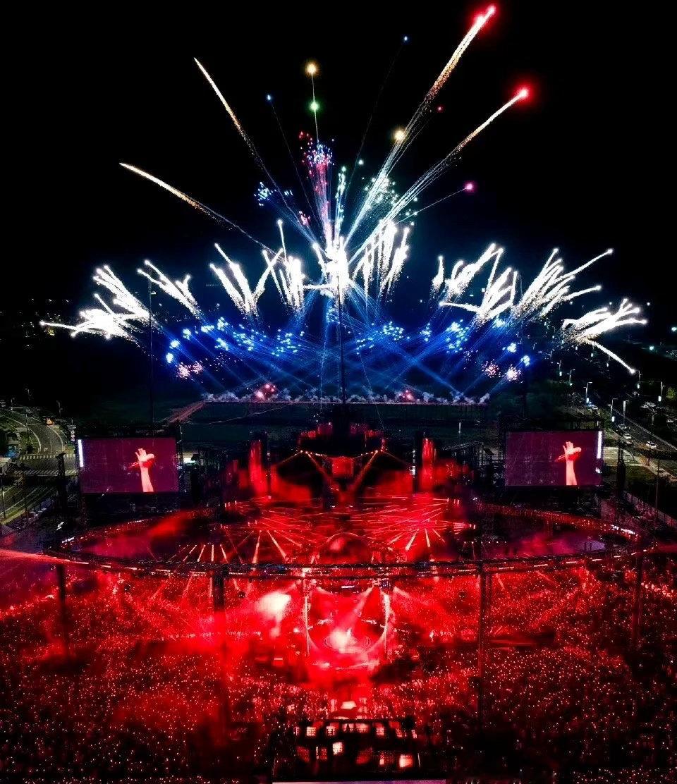 抽4个人去看演唱会！酒店+机票+演唱会门票全包！不要的可折现6000元！想干嘛干
