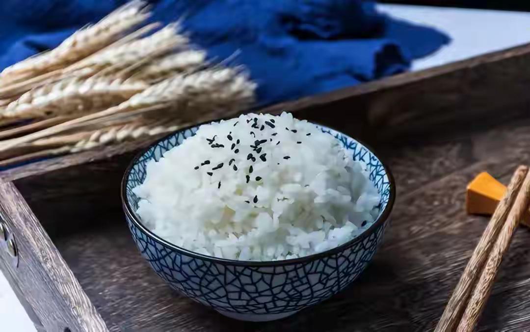 以为吃得少就能瘦？医生一句大实话：再饿下去，脂肪都笑你傻

01  节食神话当场