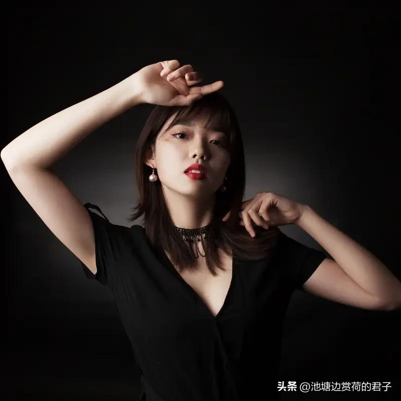 《一见倾心》本以为是甜宠剧，结果结局虐得人肝疼，尤其是顾月霜的结局，太让人意难平