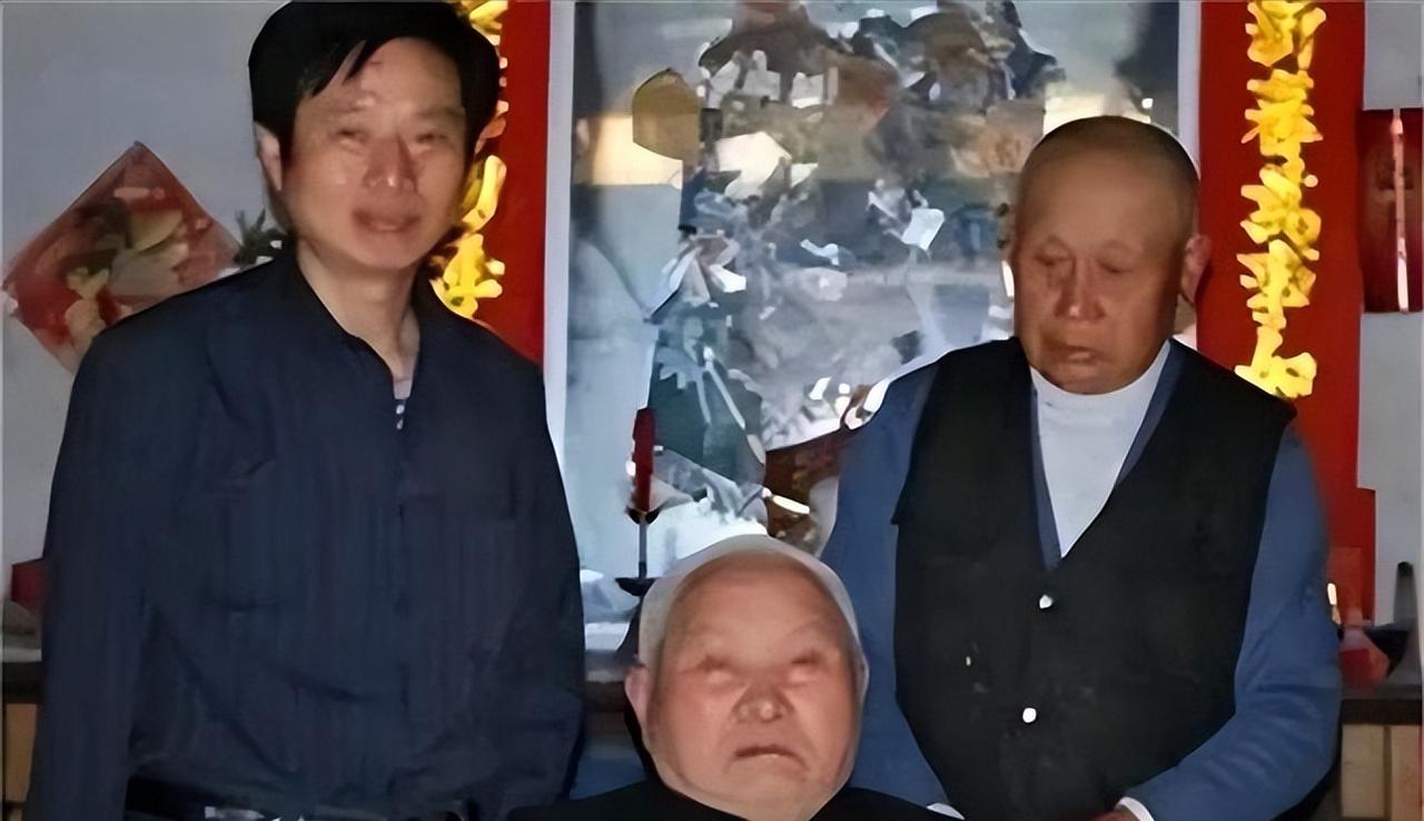 1955年，一27岁新四军士兵复员回乡,媒婆给他介绍了一43岁､有6个孩子的寡妇