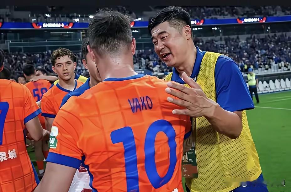 虽然山东泰山队外援瓦科本赛季进了27个球！但是还是没有得到联赛金靴！
但是瓦科得