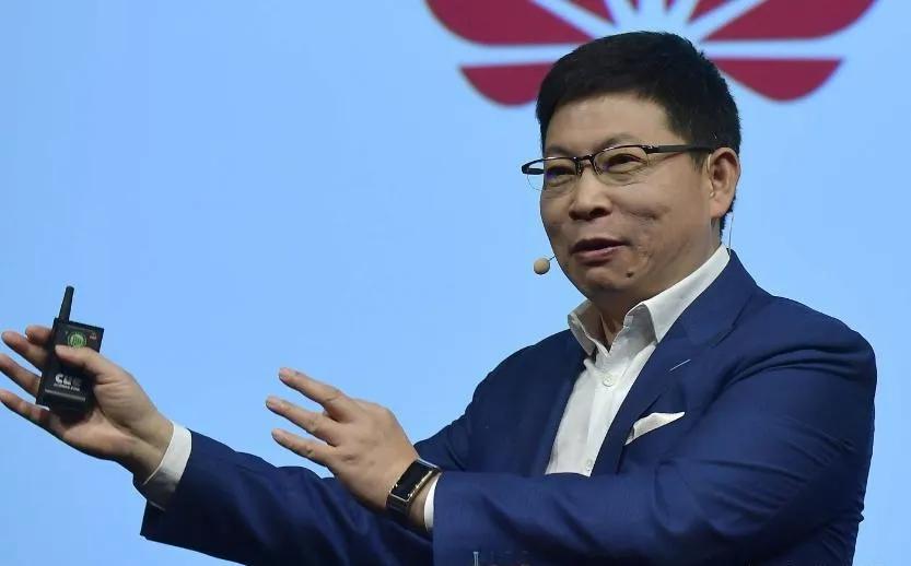 为什么华为的鸿蒙操作系统能成功。
大家发现没有，微软搞过手机操作系统，失败了，三