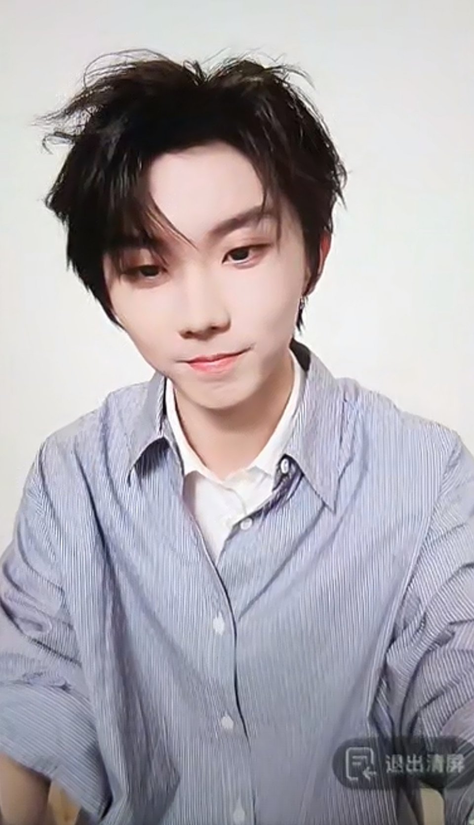 还做了发型 