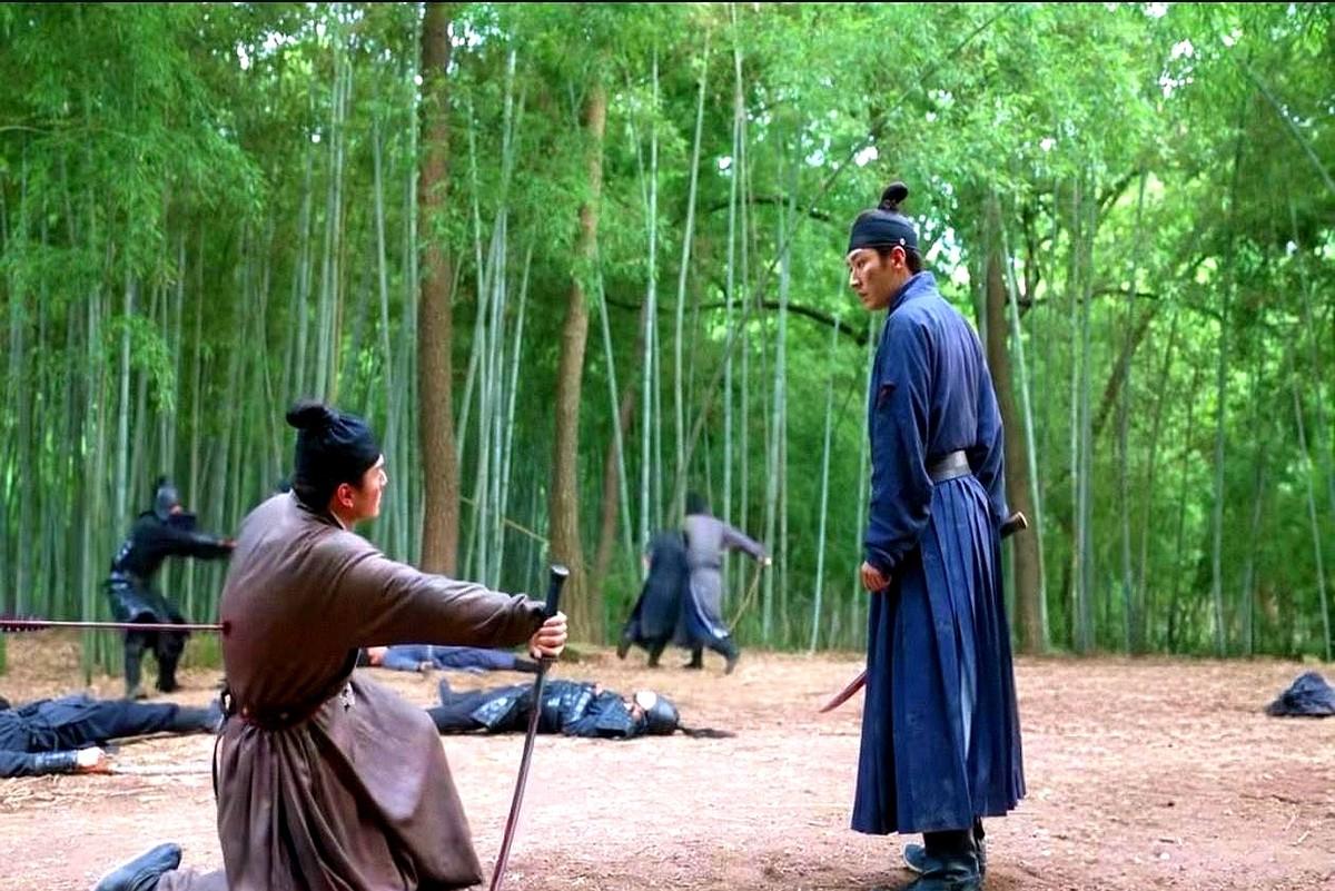 刀尖离林锦岐的咽喉只有半寸，原本该护主护院的杜正，突然反水了。

冷箭破空，袁指