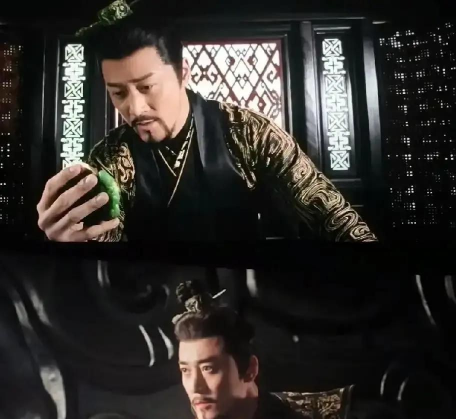 太医刚退下。
嬴政盯着案几上的卦象，竹简被捏出裂痕。
三十七岁。
不是预言，是诊