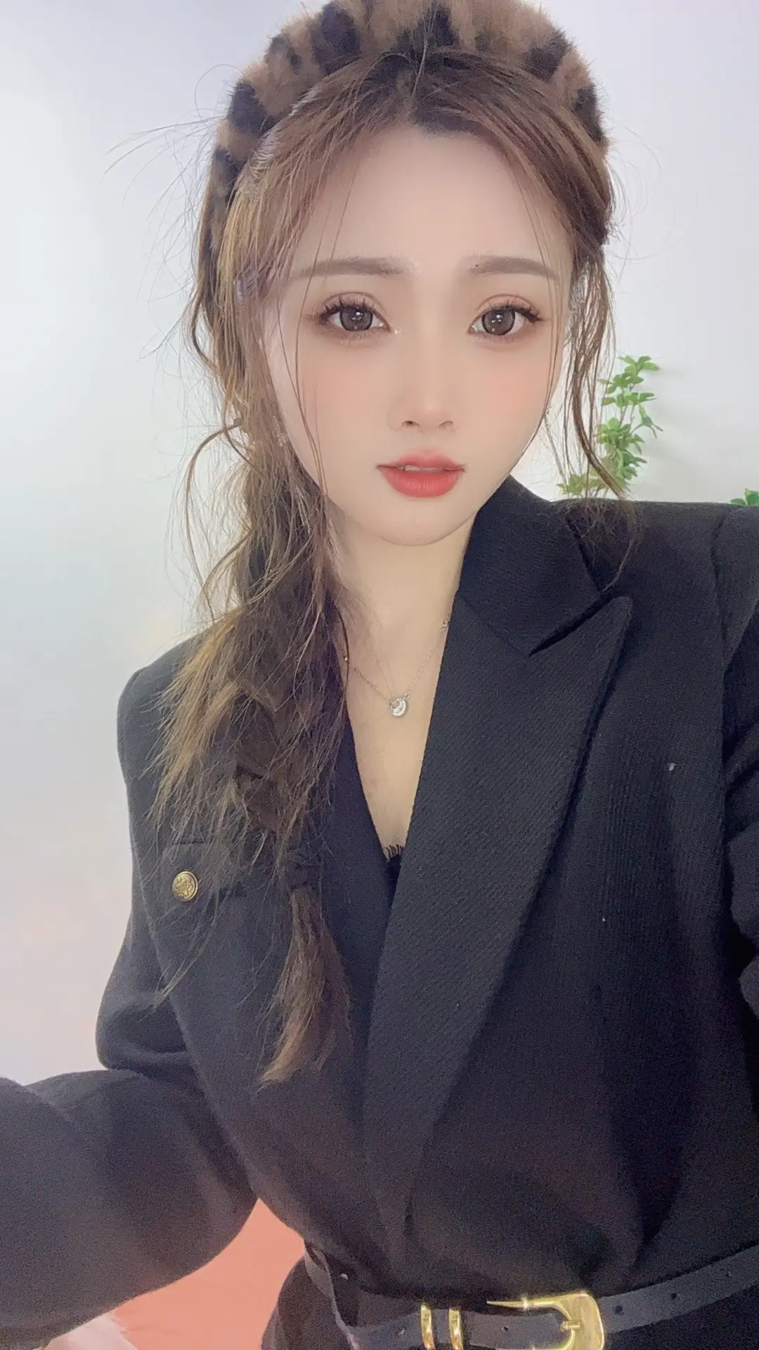 多少度的酒才配得上突如其来的心酸，什么样的终点才配得上这一路的满腹委屈...