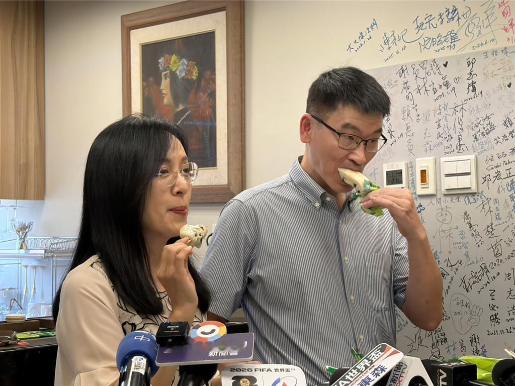梁文杰遭陈莹洗脸“少去酒店” 蓝前发言人１句话酸爆
陆委会副主委梁文杰日前说菠萝