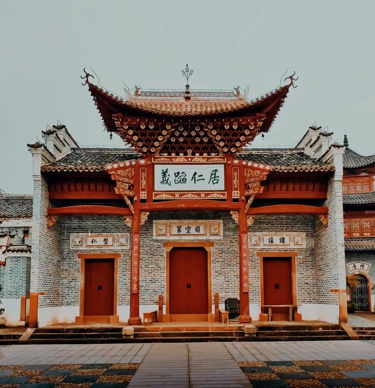 新年想经济又好玩地打卡，我有好推荐。去绍兴嵊州崇仁古镇，0元就能逛。这里有唐宋遗