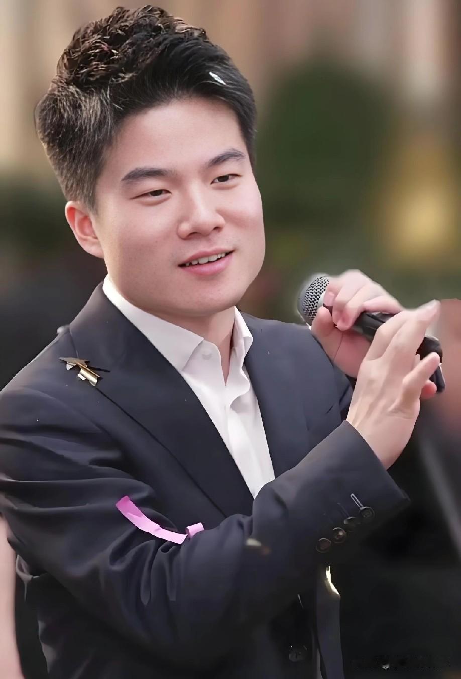 研究了一下董宇辉这个人，
查了之后，终于恍然大悟了，

董宇辉之所以能取得今天的