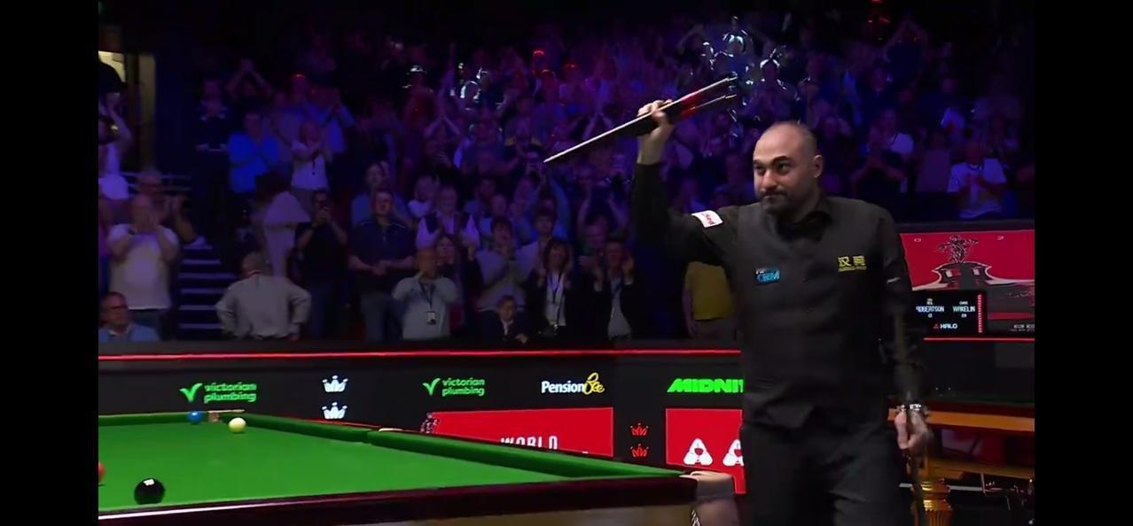 资格赛球员打嗨了，瓦菲同学进8强-世界排名第一的特鲁姆普遭淘汰！

决胜局12-