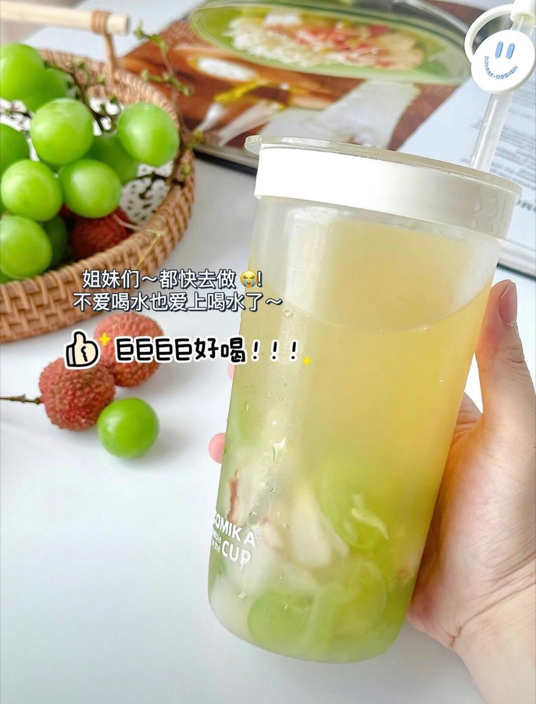 以下是一款结合荔枝、青柠、茉莉花茶的饮品制作方法： 材料准备 - 荔枝5-6颗-