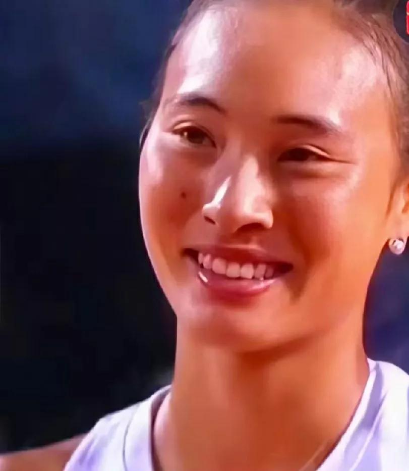 致郑钦文

今晨罗马站半决赛鏖战三个小时，两盘抢七憾负，三次面对高芙皆败，值当这