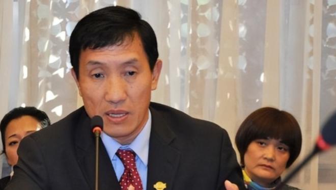 “中国拿什么挑战美国？中国人均收入只相当于美国的8%！”中国经济领域专家黄亚生劝