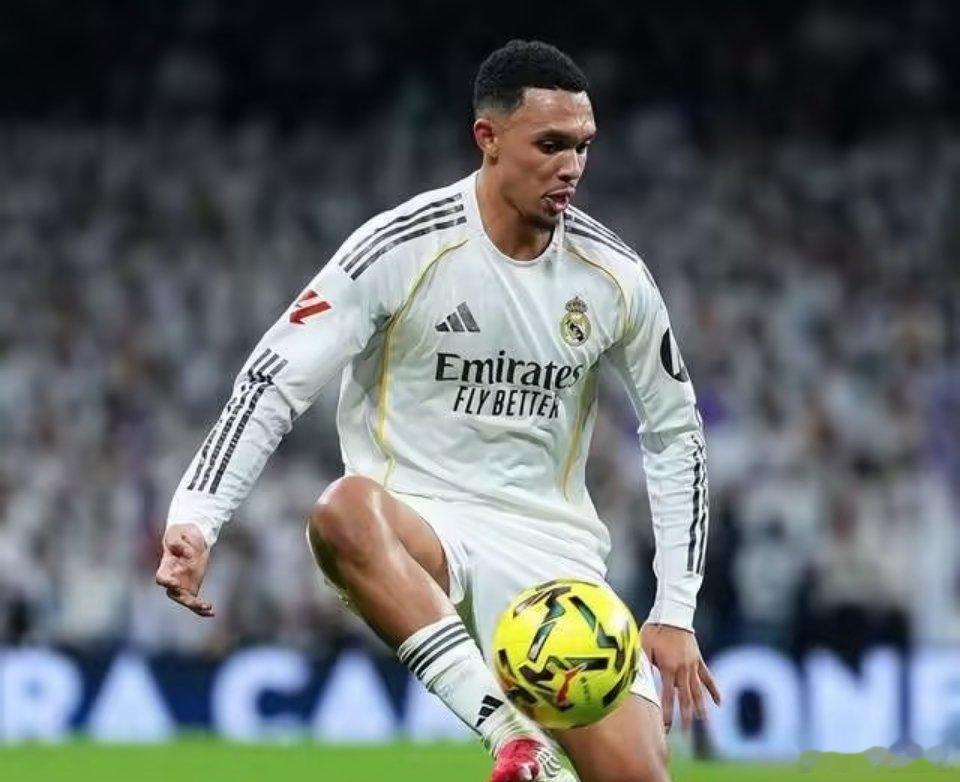 皇马主场迎战皇家社会。维尼修斯梅开二度，贡萨洛-加西亚、巴尔韦德各入1球。这场西