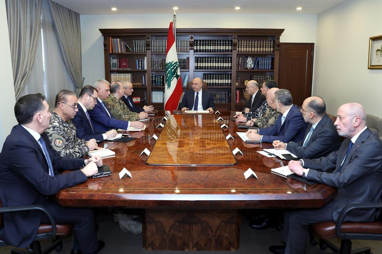 黎巴嫩总统警告：以色列炸毁桥梁系地面入侵前兆。
3月23日，黎巴嫩总统约瑟夫·奥