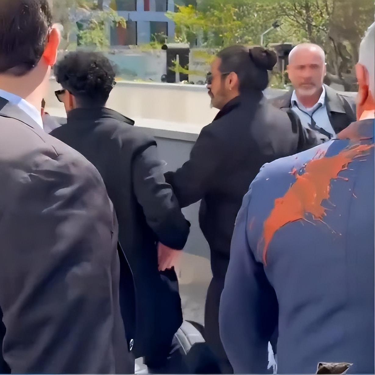 巴列维在柏林激昂演讲，表示已经准备好重返母国在过渡时期执掌国家，没想到出门就被高