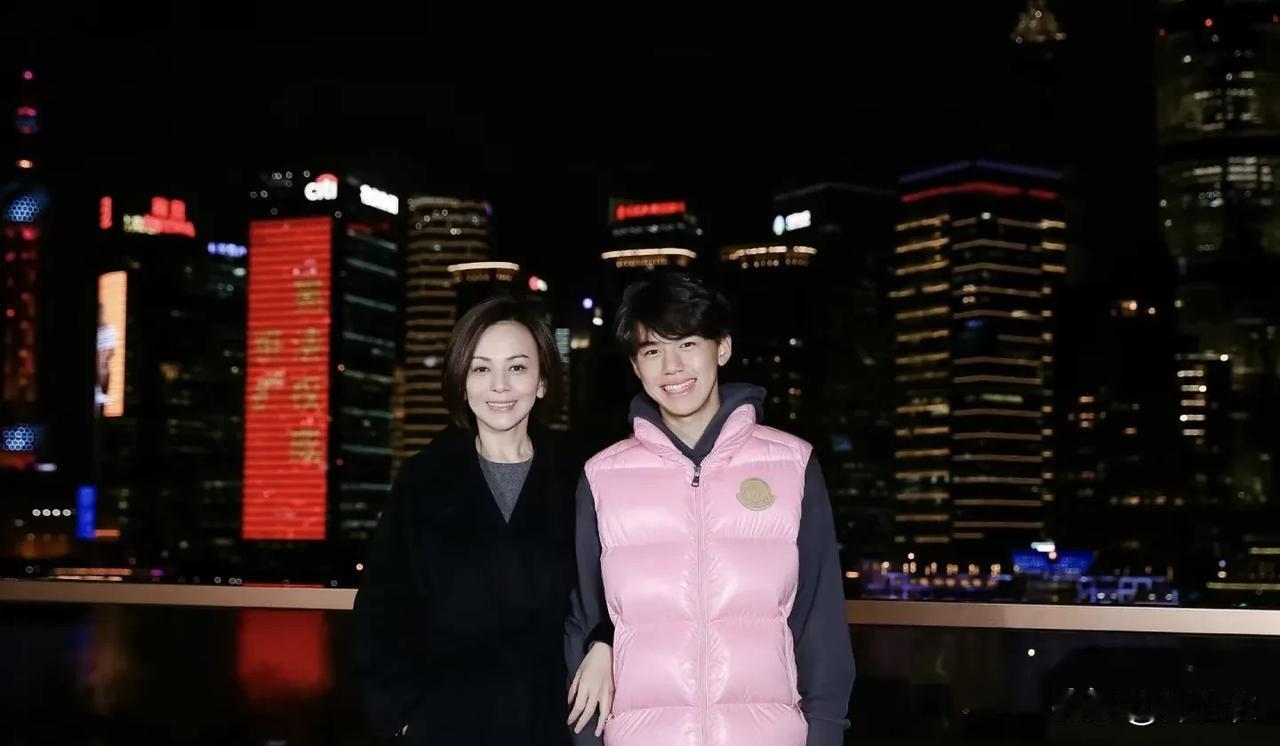 换做任何一个正常人，不想私下通话被当作节目“作秀”，王琳却说成“你不支持妈妈上节