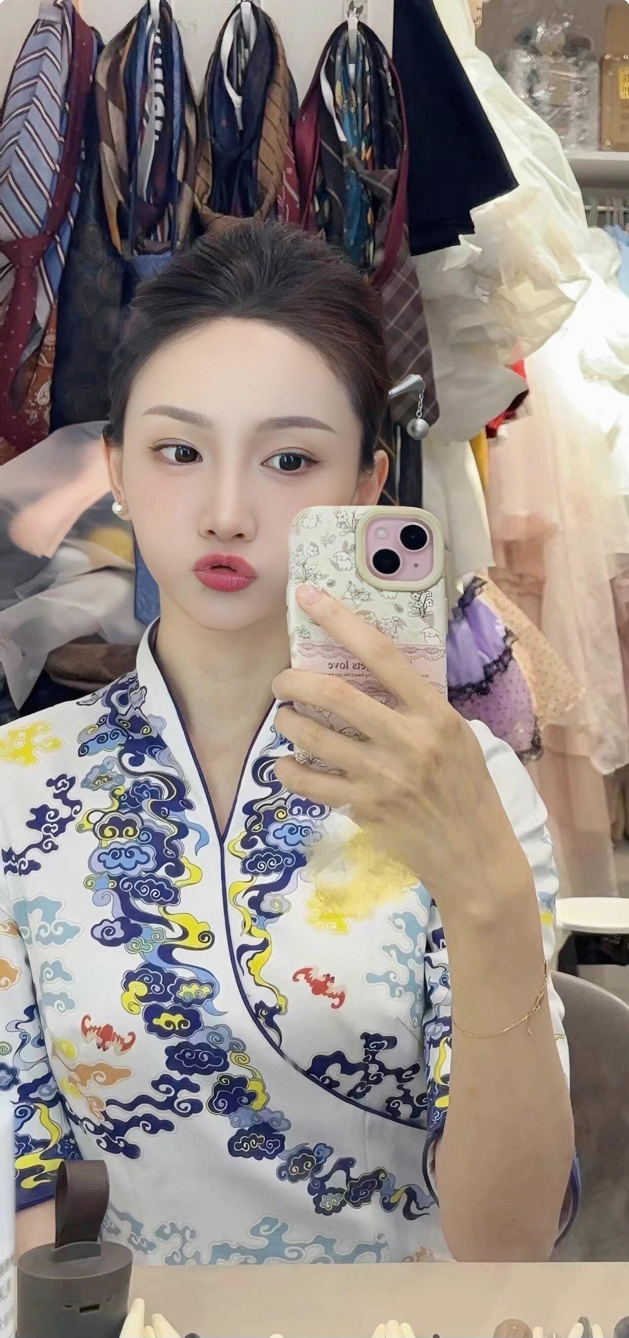 你说陪我浪迹天涯，与四海为家。