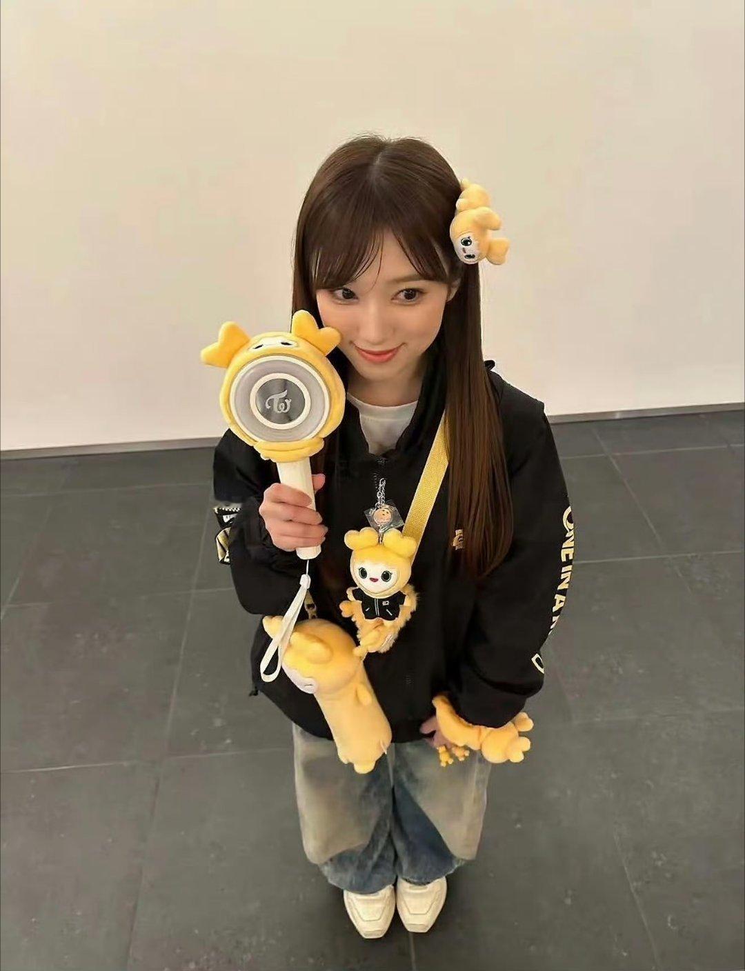矢吹奈子 身高149cm也能做爱豆矢吹奈子以149cm的身高在普遍追求高挑身材的