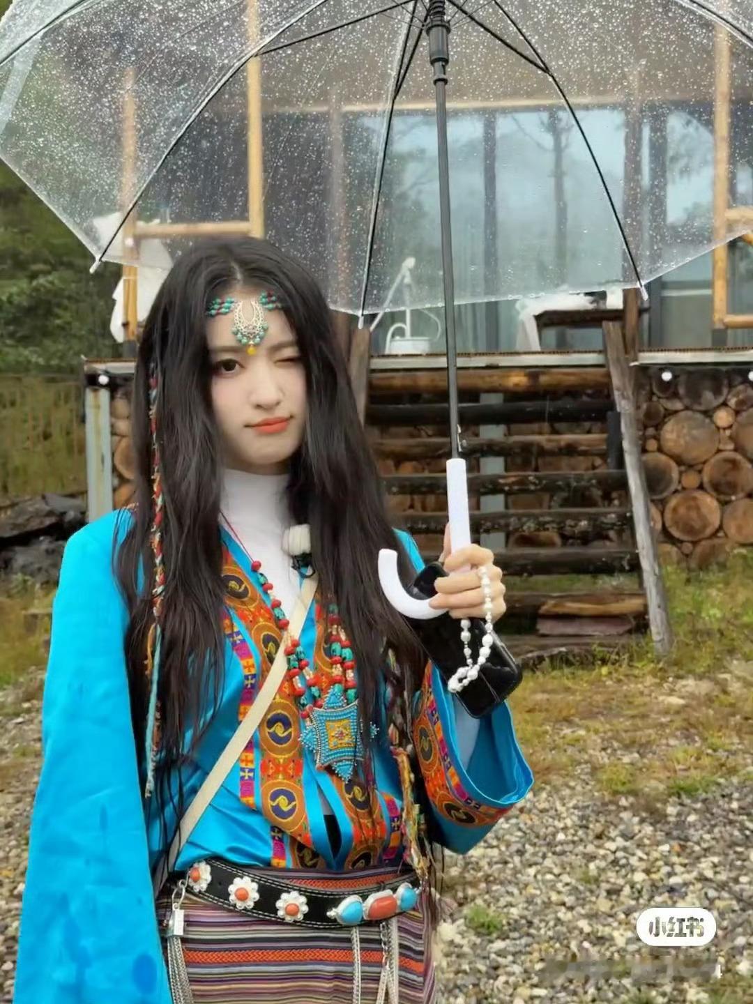 王楚然民族服饰营业🈶️，这颜值是95🌸top吗 