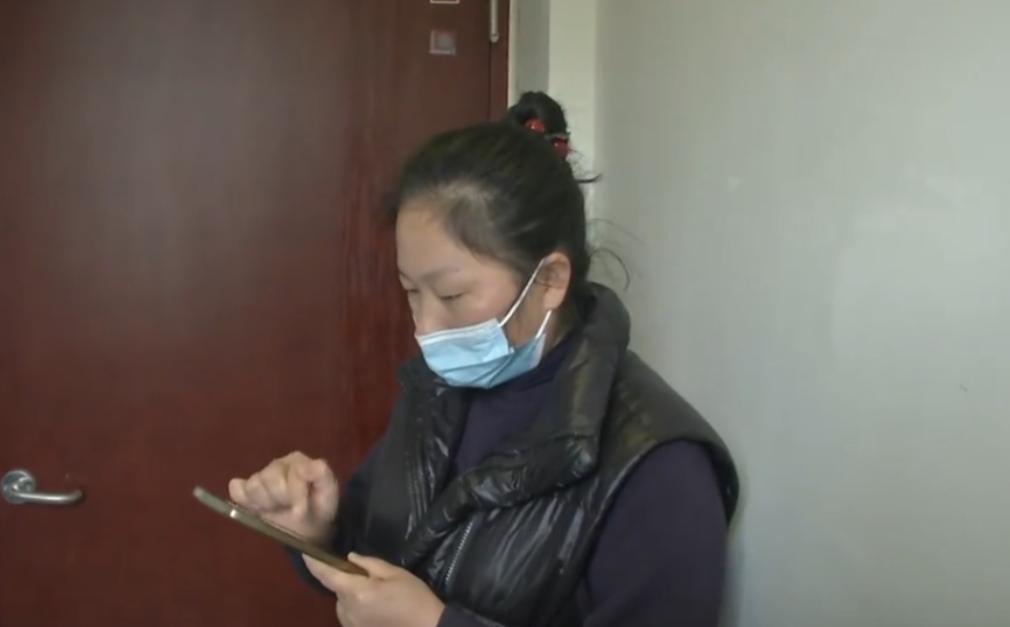 2024年1月，女子在拼多多看到一万多的叉车只卖七百多，果断买了三辆。结果收到的