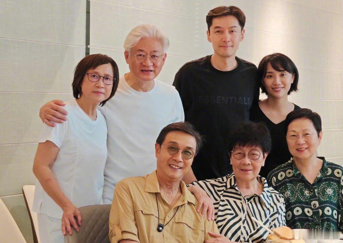 胡歌和老婆同框照，胡歌携妻子首次公开亮相～ ​​​