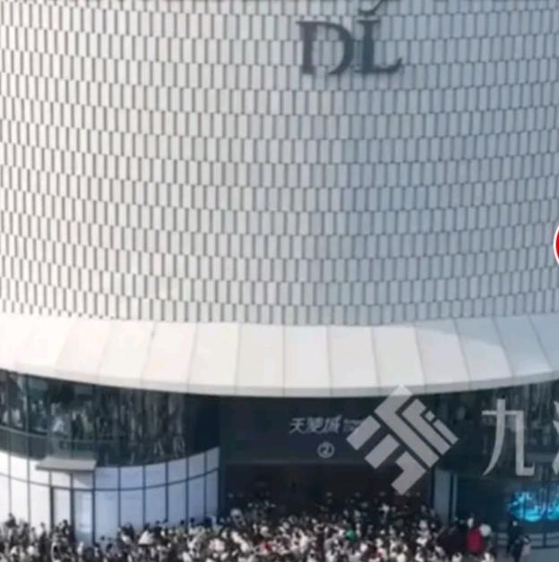 胖东来开放日每人收费2万，这消息一出来就炸开锅了。3月18日公布的细则，开放日每