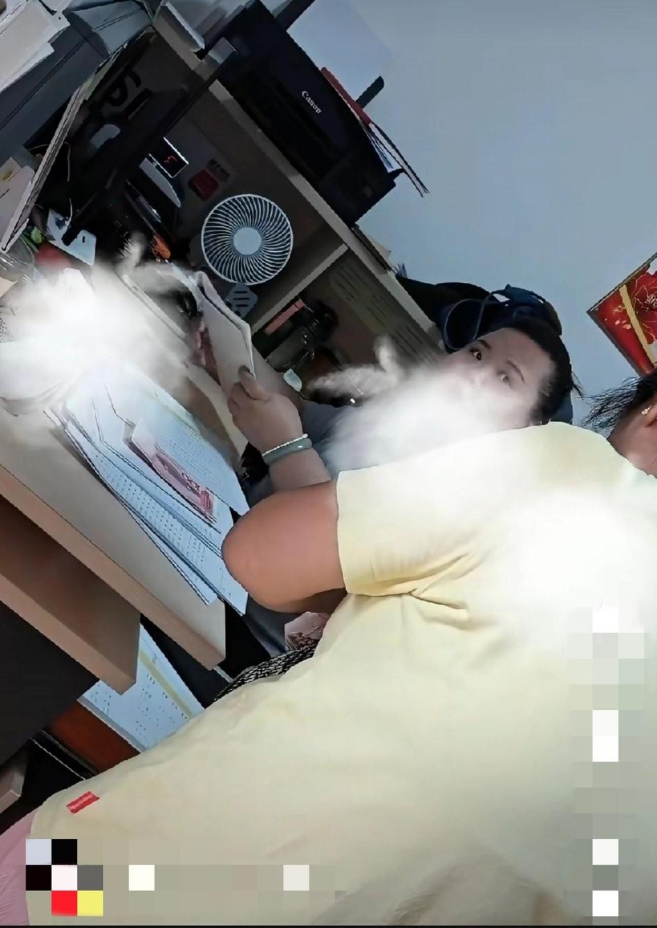 4月15日，海南，女子发视频吐槽:自己母亲不会电子支付，而物业公司收取水电费需要