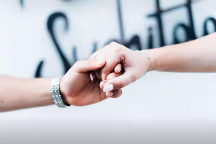 发现了吗？
九零后的大多是独生子女，
已经被父母给宠出小脾气，
从小到大没人和他