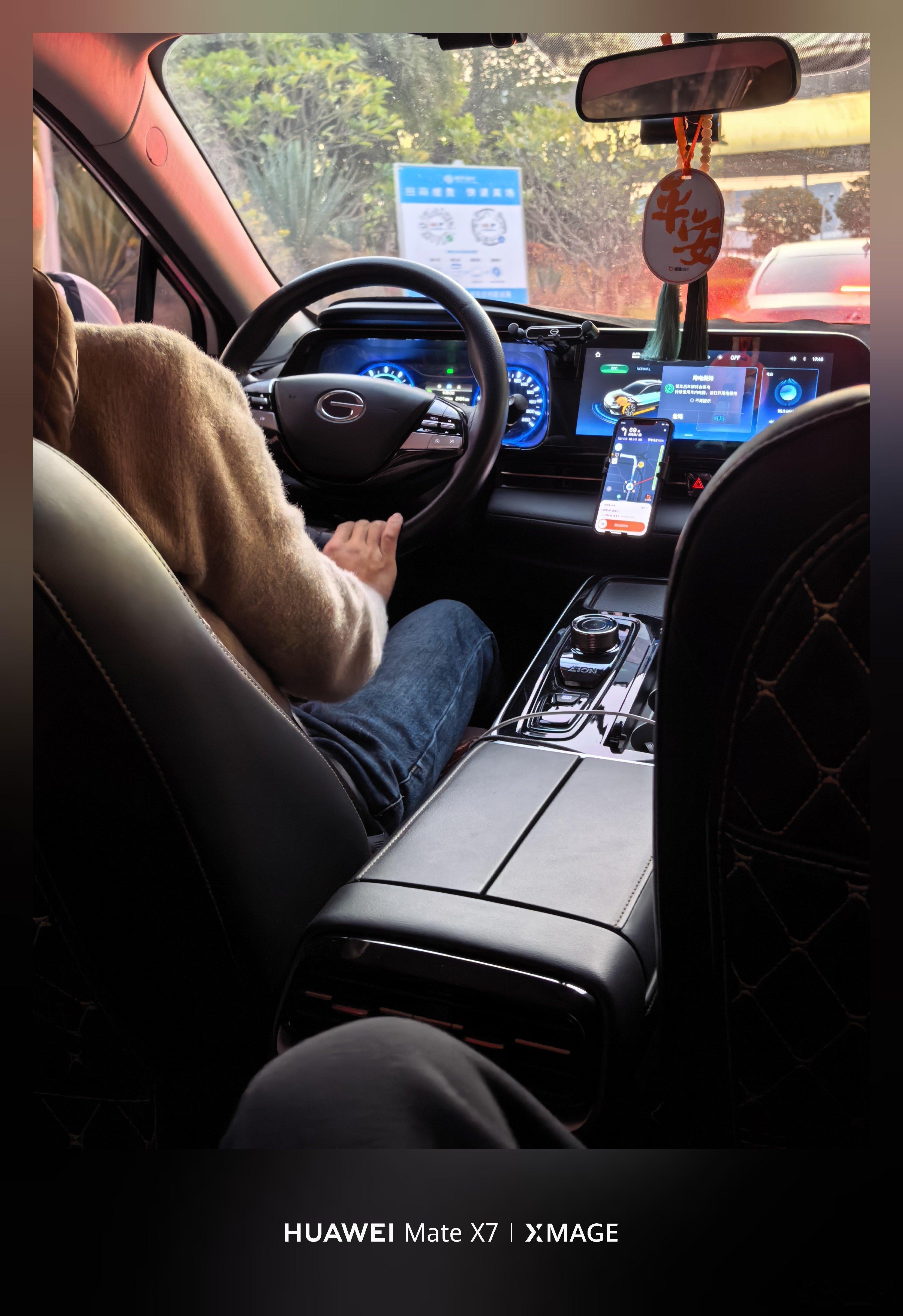 刚打的滴滴，司机说机场规定进来接人就要付3块钱，费用要算我的… 打那么多回车，还