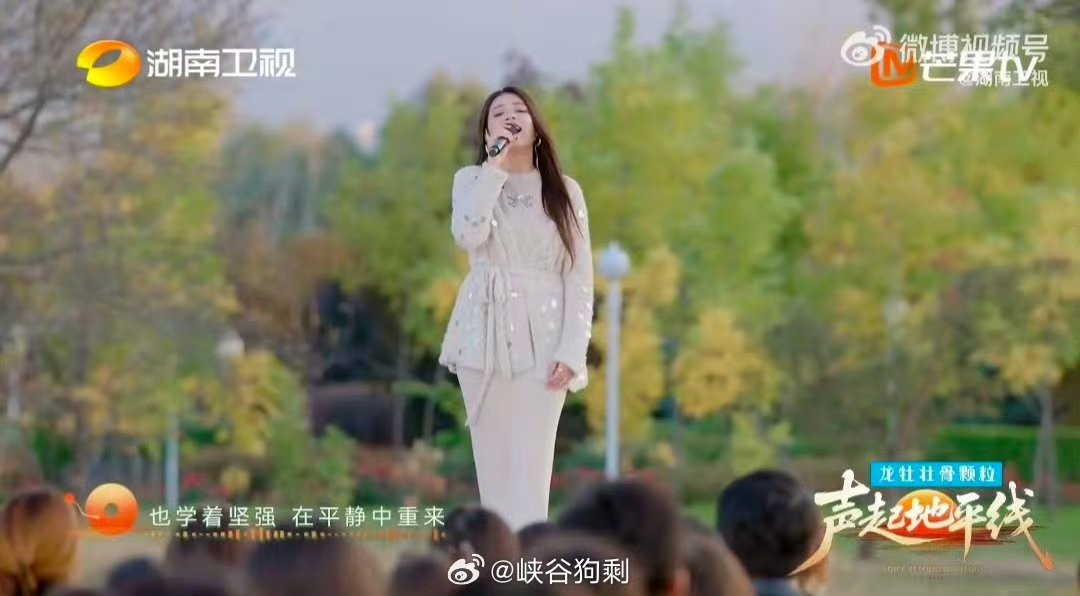 李佩玲唱出与自己和解的勇气声起地平线这一期《声起地平线》直接封神，李佩玲一开嗓，