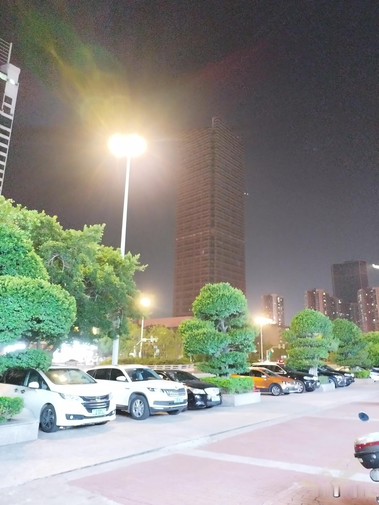 实话实说，我接触过几个监理，真的没有好感，别的不好说我就不说了，只说这一点:在同