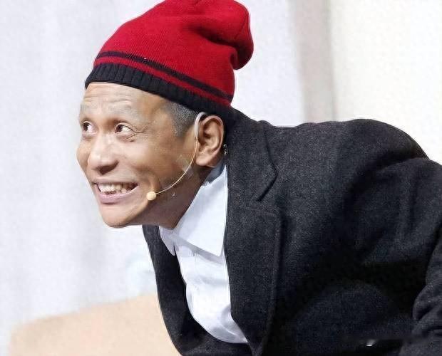45岁宋小宝近况曝光，资源降级身体亮红灯

看到宋小宝在B站晚会的表演，弹幕上飘