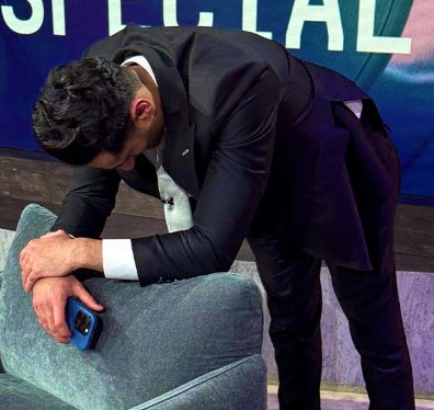 半场13个失误。湖人