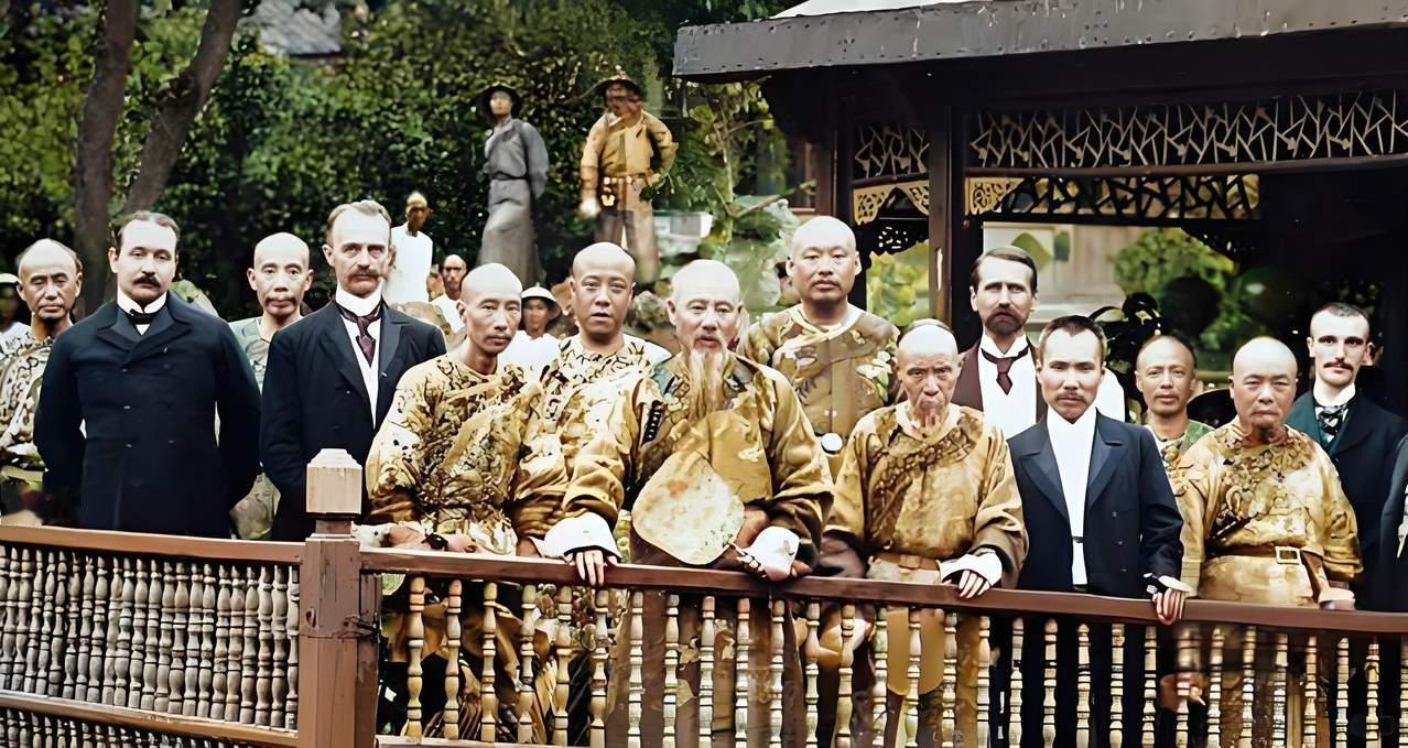 清朝末年，发生的南京城中的一幕。时任两江总督魏光焘，宴请外国友人以及各部官员的情