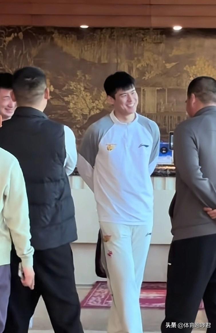 陈家政请客吃饭！
今天晚上19：35，广东男篮将在客场对阵山东男篮！除了参加踩场