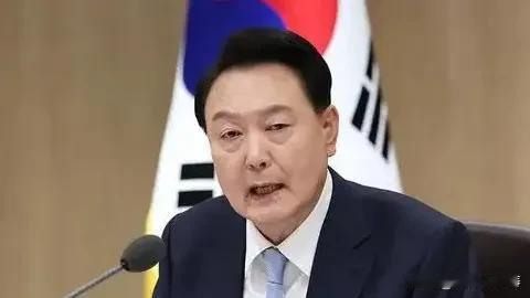 韩国紧急戒严引发政治危机，总统与反对党首互相对峙

韩国总统尹锡悦于3日晚宣布紧