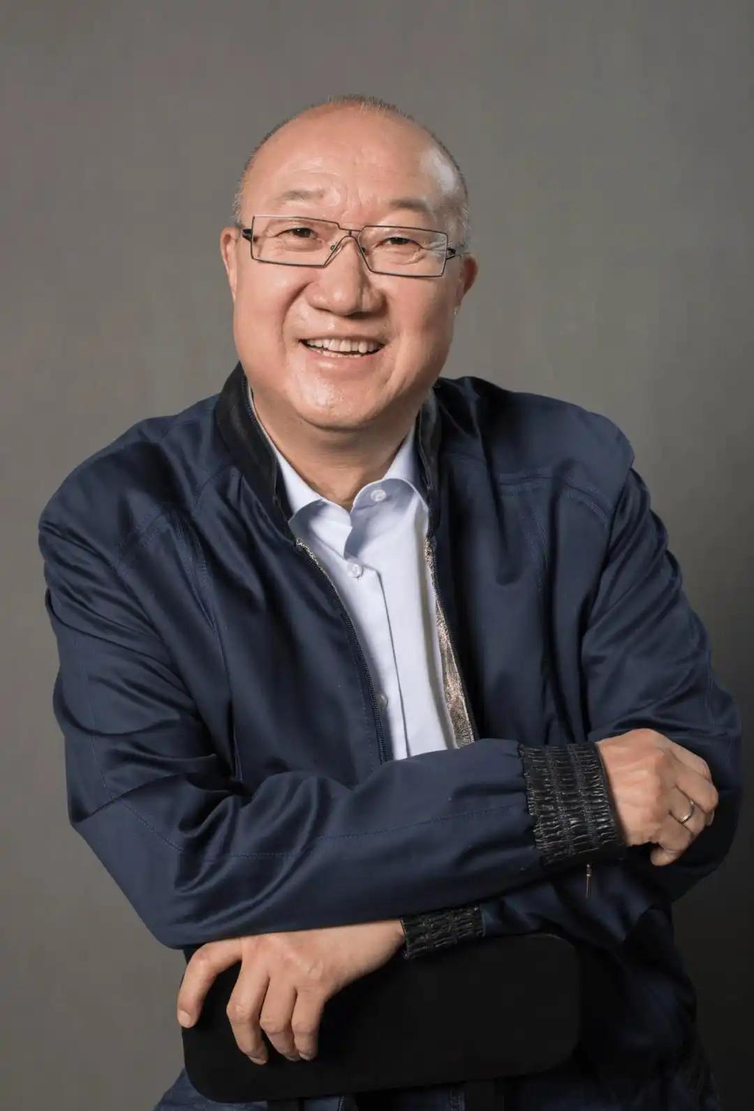 9月23日天眼查显示，洋浦耐基特实业有限公司完成工商变更，冯仑卸任法定代表人由李