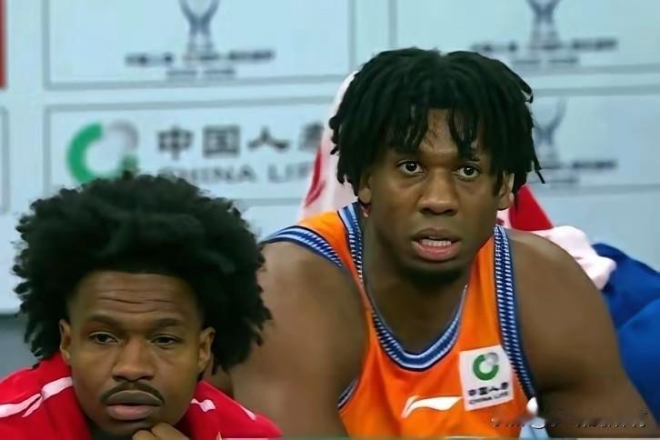 卢伟再也不低调了，直接摊牌！
   上海队目前是联赛最稳见的一支队伍，尤其是内线