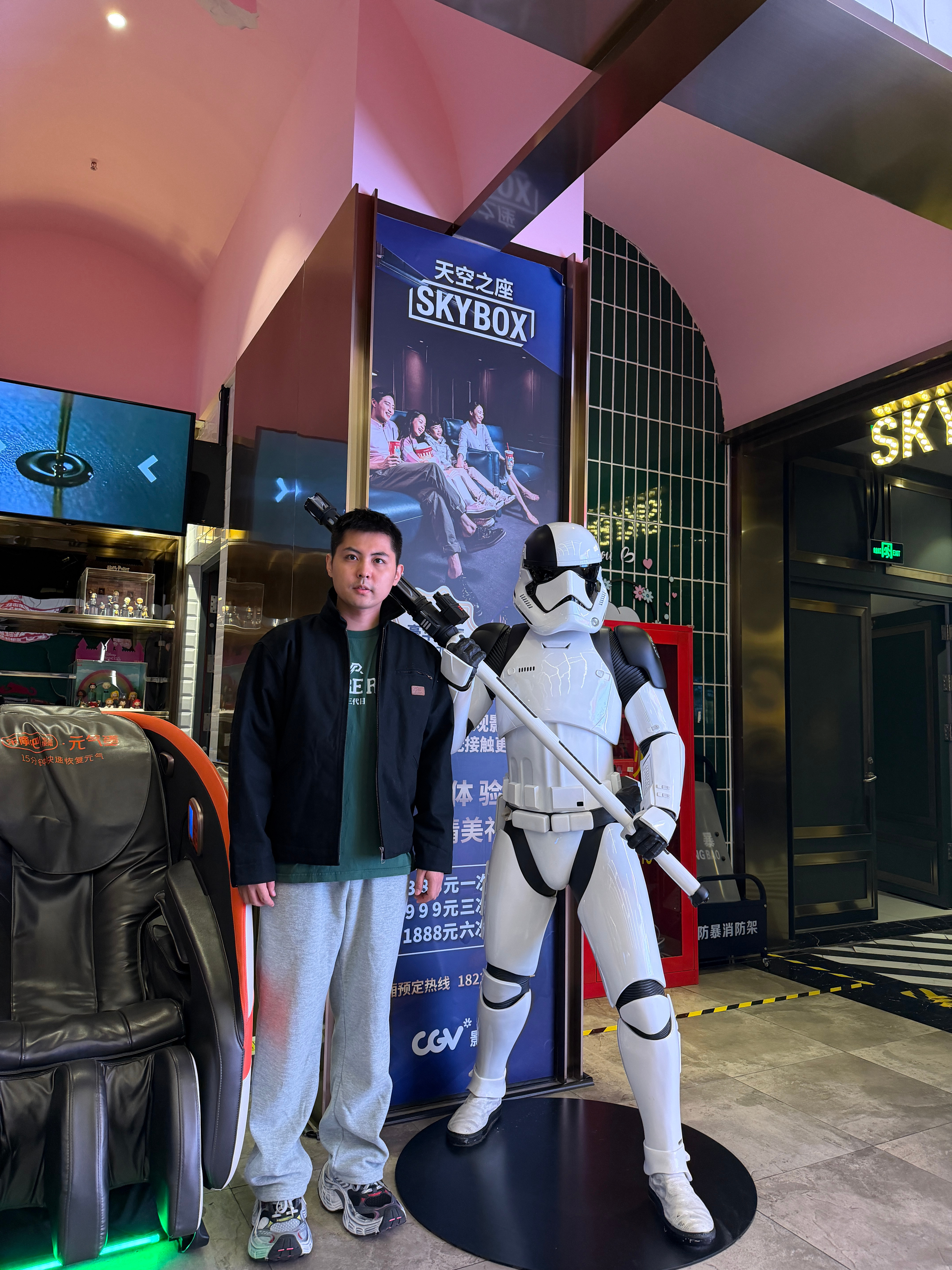 前几天录视频大家说我怎么头发乱七八糟的，我就在嘉定街边找了个理发店理了一下，花费