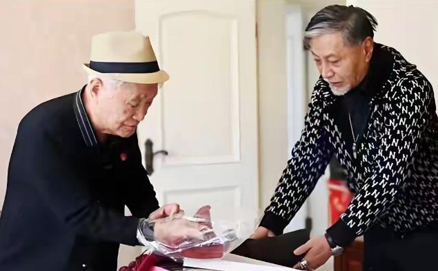 钱再多，又能怎样？

谁也没想到，牛犇的儿子王侃并非因淋巴癌离世。其生前好友随后