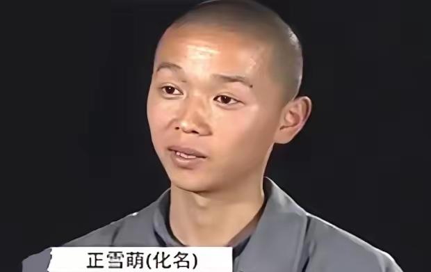 2010 年安徽阜阳，17 岁的儿子撞见母亲靠在同村男人黄文龙怀里，当场红了眼，