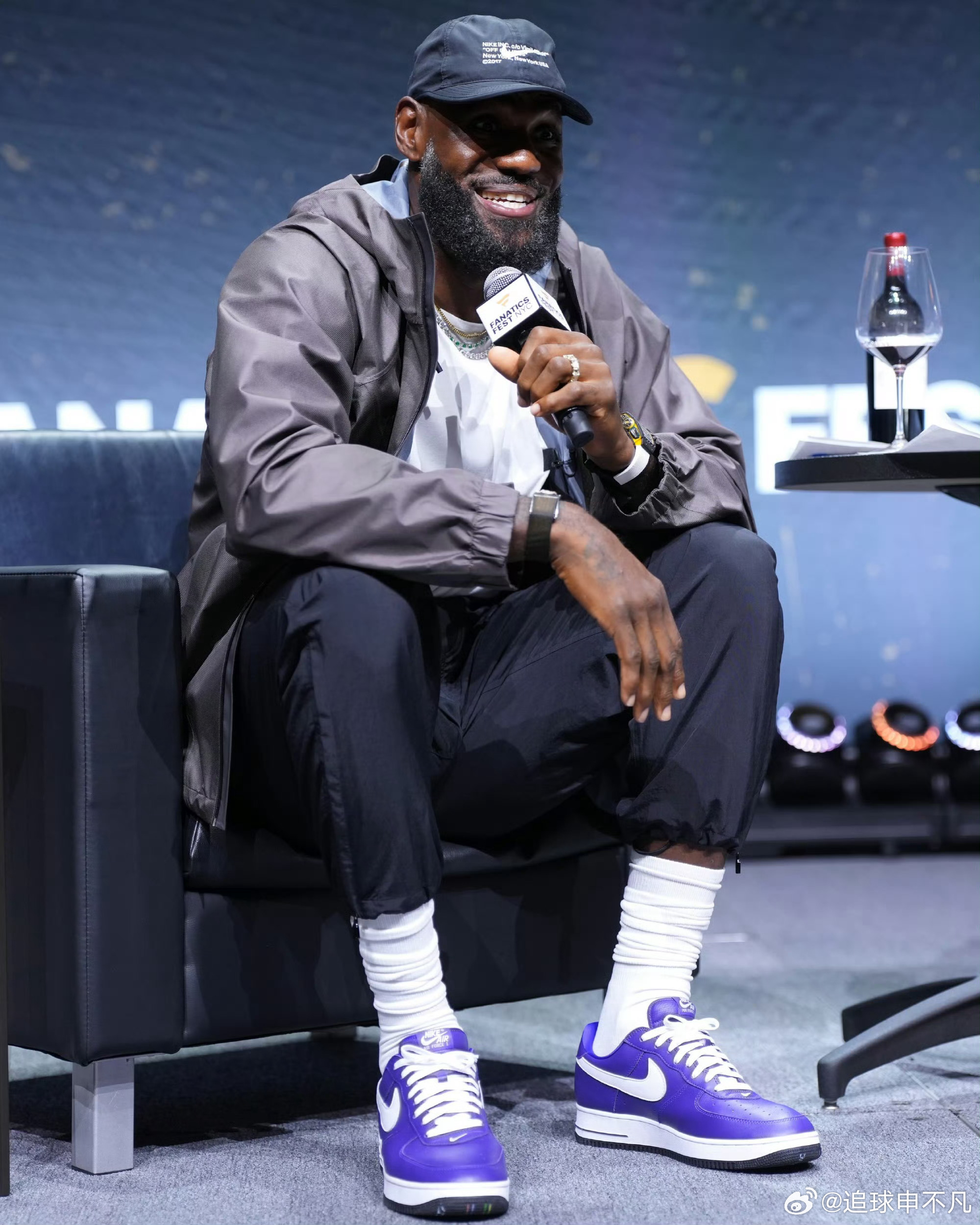NBA总裁萧华公开“催更”詹姆斯，表面上看是赛程编排的无奈之举，实则折射出42岁