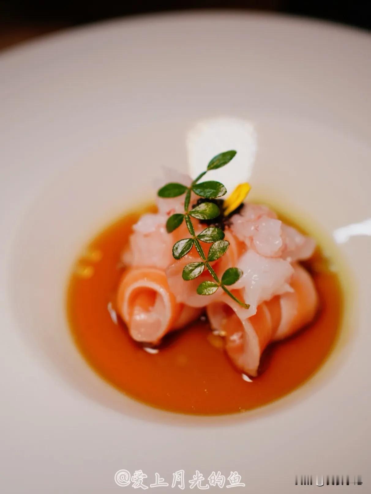 📍位置
藏在昆明君悦酒店4层的「碟酌居酒屋」，坐拥恒隆广场C位！市中 心吃喝玩